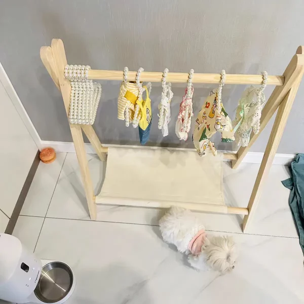 Portant vêtement enfant en bois avec étagère