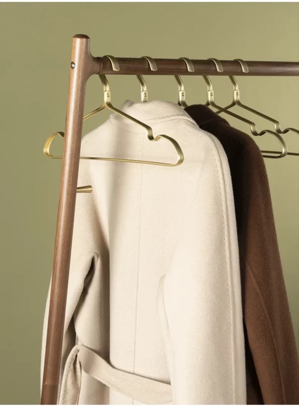 Lot de 10 cintres alu dorés élégants