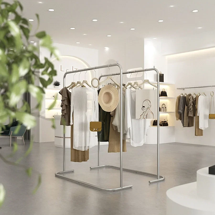 Portant vêtement sur pied métal argenté style boutique