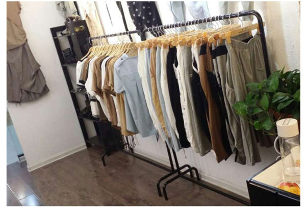 Portant vêtement sur pied robuste en métal pour magasin - modèle large – Image 6