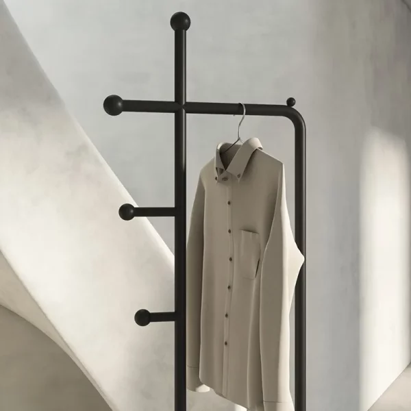Portant vêtement sur pied design minimaliste
