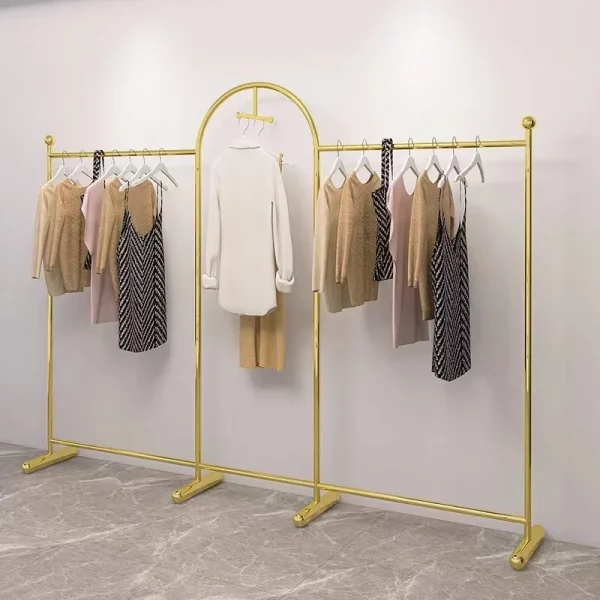 Grand portant vêtement design arc pour boutique