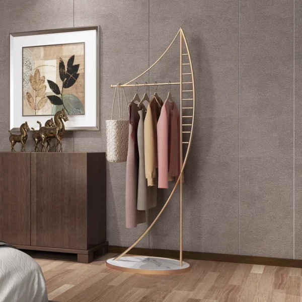 Portant vêtement sur pied design arc élégant