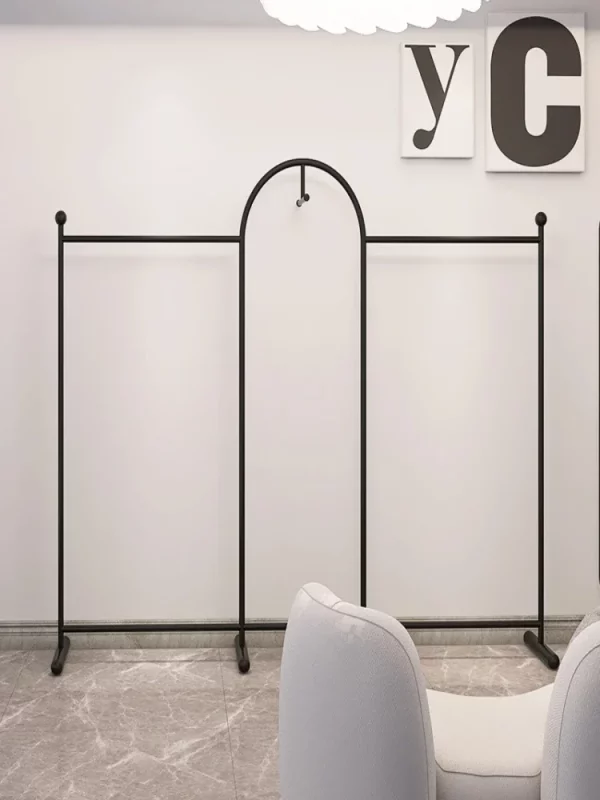 Grand portant vêtement design arc pour boutique – Image 4