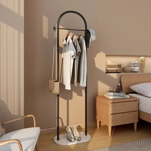 Portant vêtement sur pied design moderne arrondi en métal