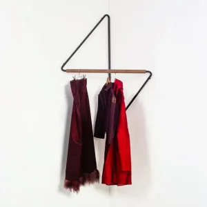 Portant vêtement d’angle mural – design minimaliste