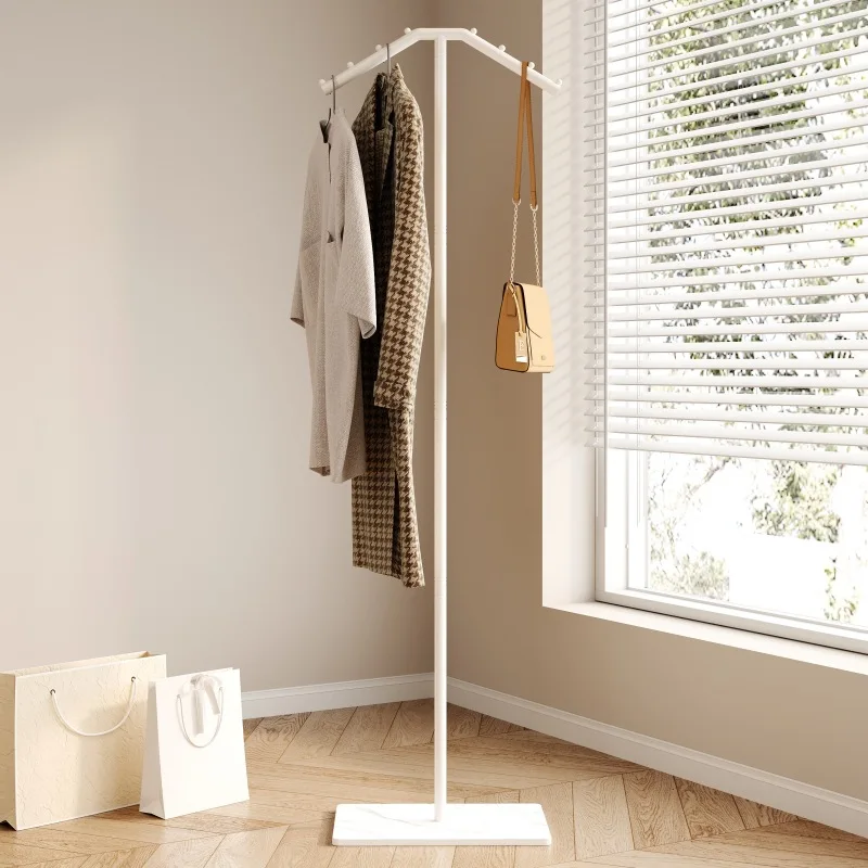 Portant vêtement design vertical à 2 bras et base en marbre