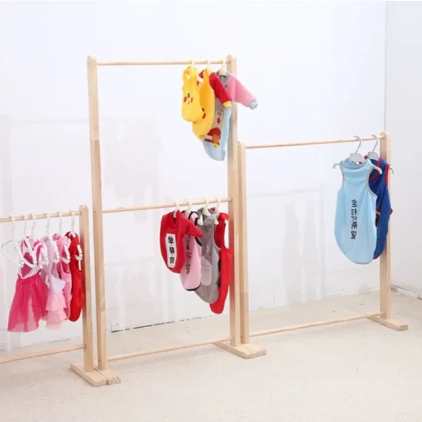 Portant vêtement enfant compact en bois naturel – Image 4