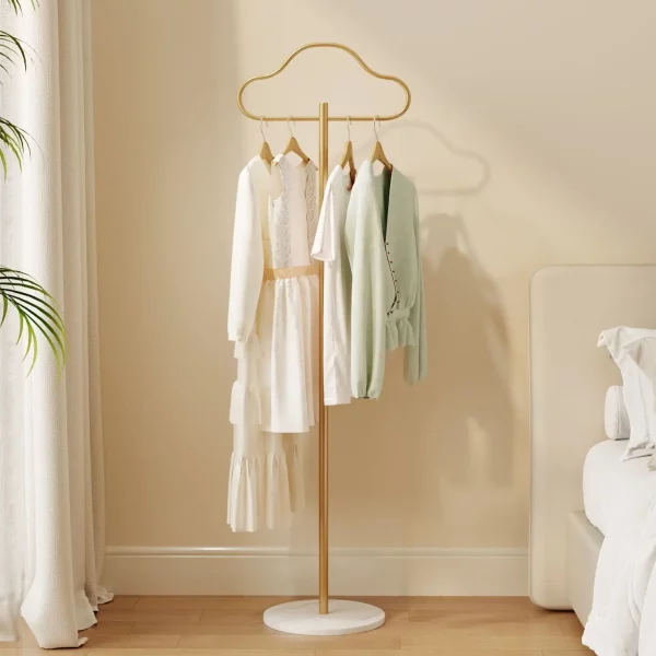 Portant vêtements sur pied design nuage