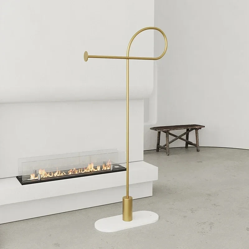 Portant vêtement design élégant pour chambre ou boutique