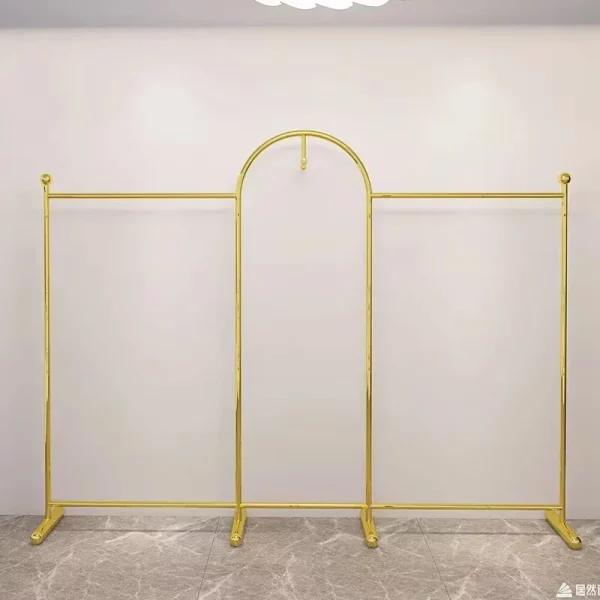 Grand portant vêtement design arc pour boutique – Image 9