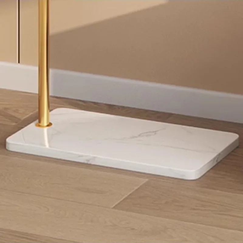 Portant vêtement sur pied compact élégant base marbre blanc