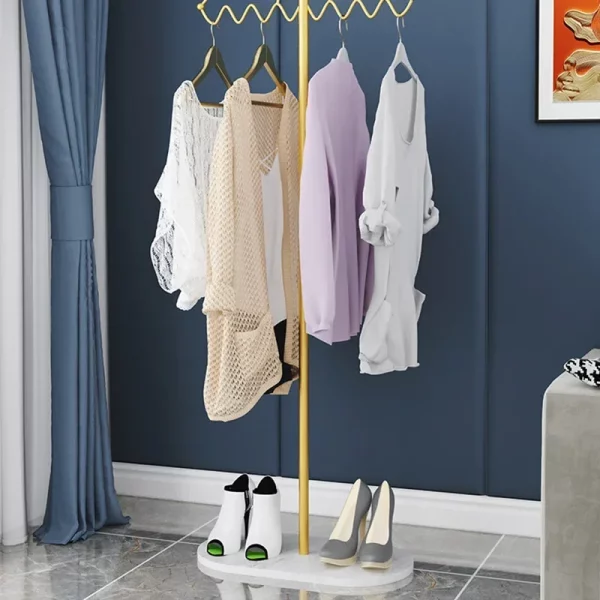 Portant vêtement design ombrelle
