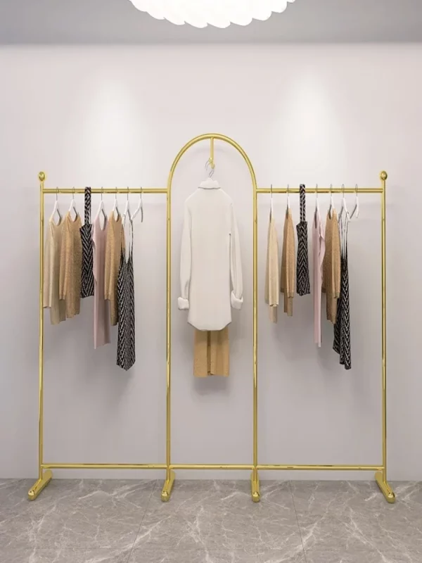 Grand portant vêtement design arc pour boutique